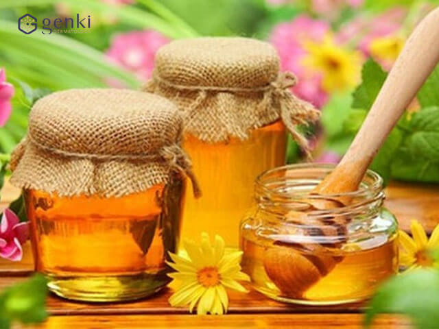 Mật ong - nguyên liệu thần thánh để điều trị các loại mụn